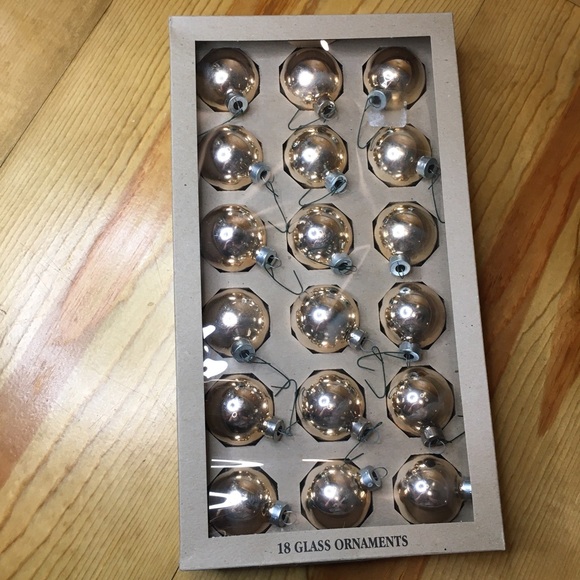 18 Glass Ornaments in Box Christmas Holiday Tree Decorations Small Ball - Picture 5 of 14